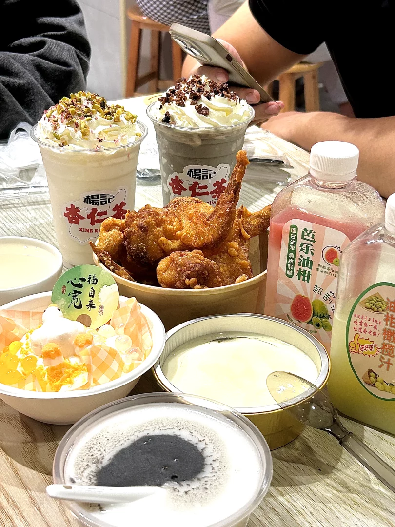 杏仁茶和炸物